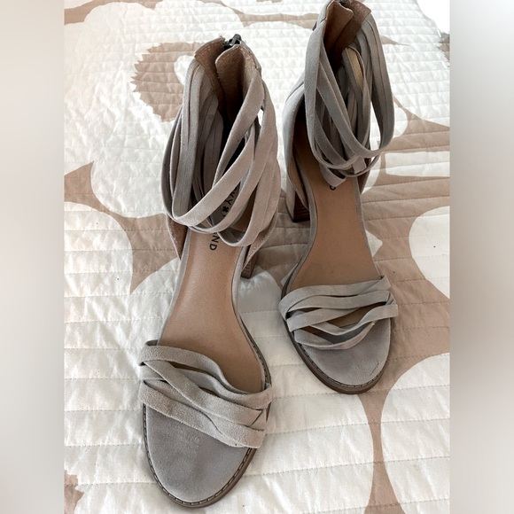 Lucky Brand neutral heels - Picture 2 of 7